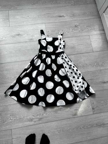 The dress shop pois - shop, a